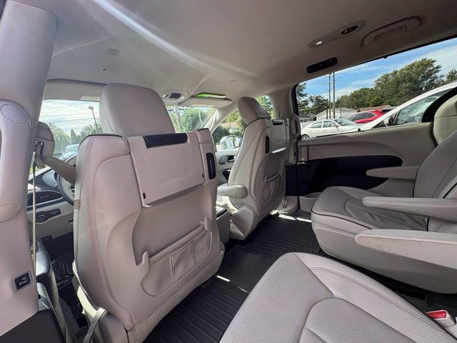 Used 2018 Chrysler Pacifica Limited w/ Advanced Safetytec Group FWD image 25