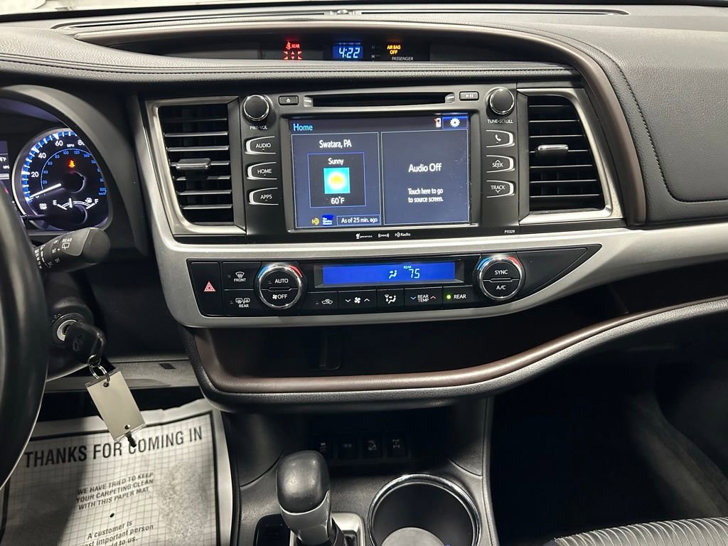 Used 2018 Toyota Highlander Plus w/ Carpet Mat Package (TMS) AWD/4WD image 22