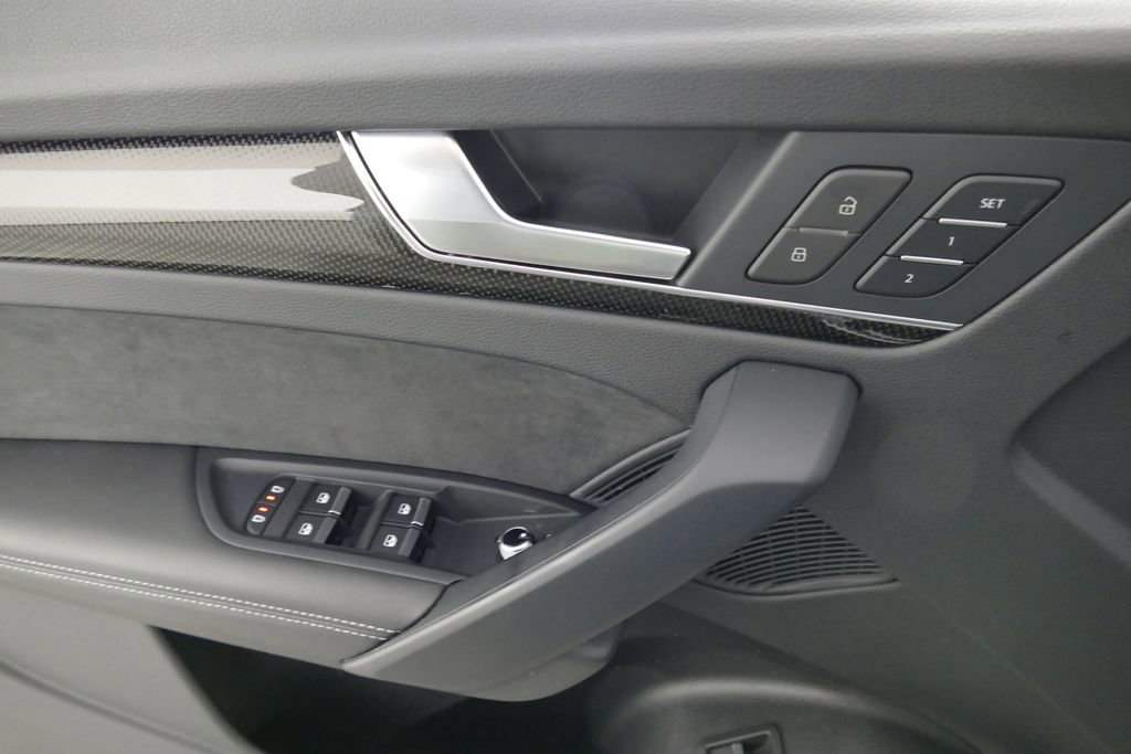 Used 2023 Audi SQ5 Prestige image 25