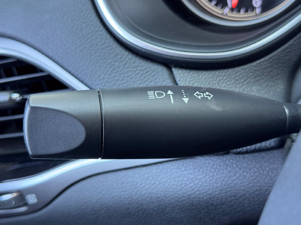 Used 2019 Jeep Cherokee Limited AWD/4WD image 11