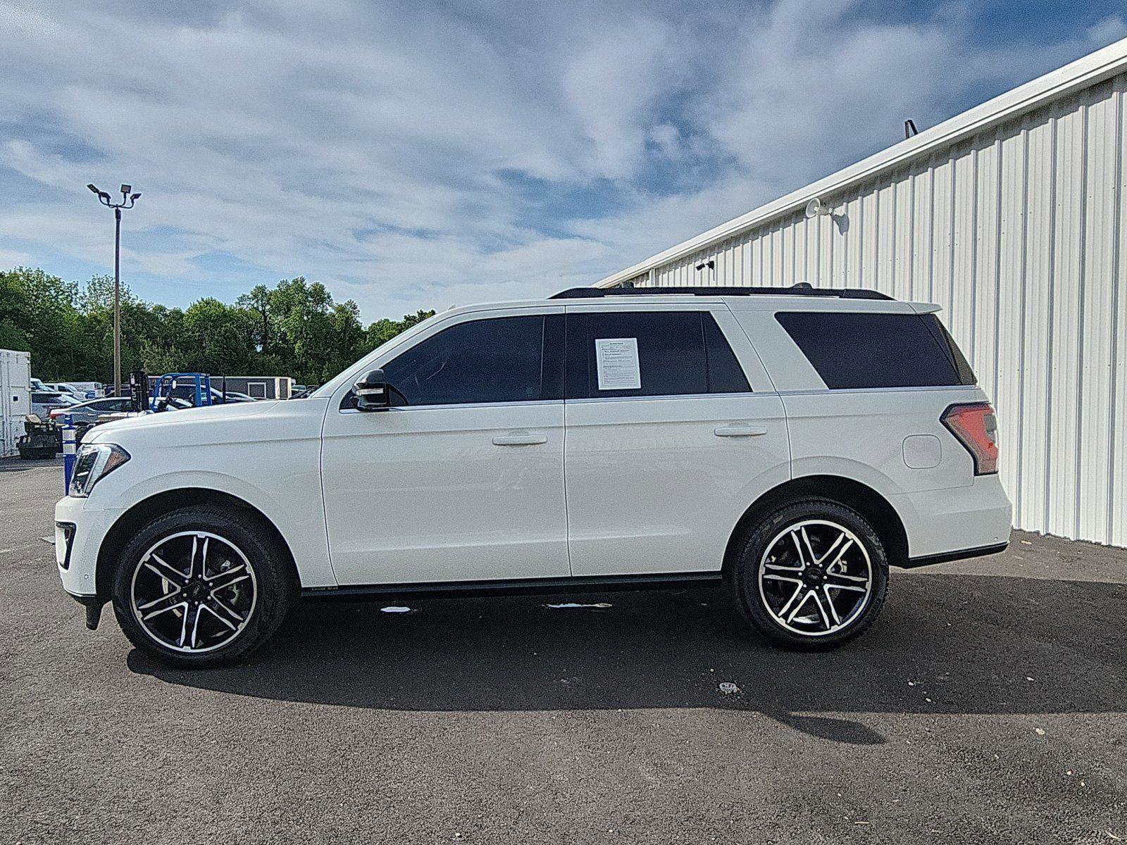 Used 2021 Ford Expedition Limited AWD/4WD image 2