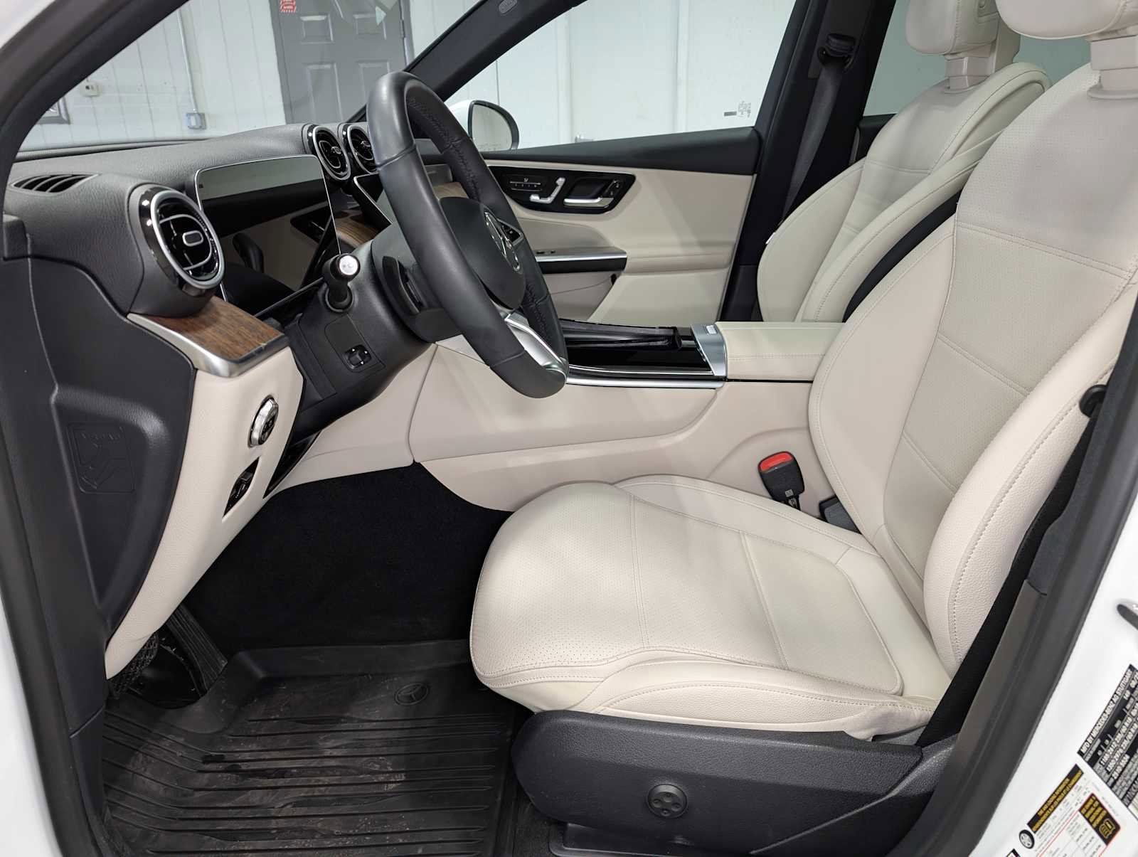 Certified 2026 Mercedes-Benz GLC 300 4MATIC image 4