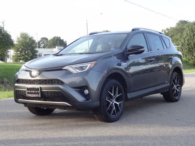 Used 2018 Toyota RAV4 SE AWD/4WD image 1