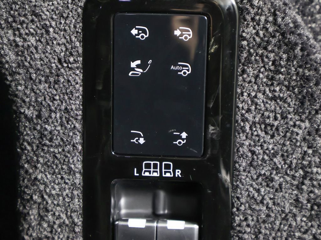 Used 2023 Land Rover Range Rover Long Wheelbase Autobiography image 24