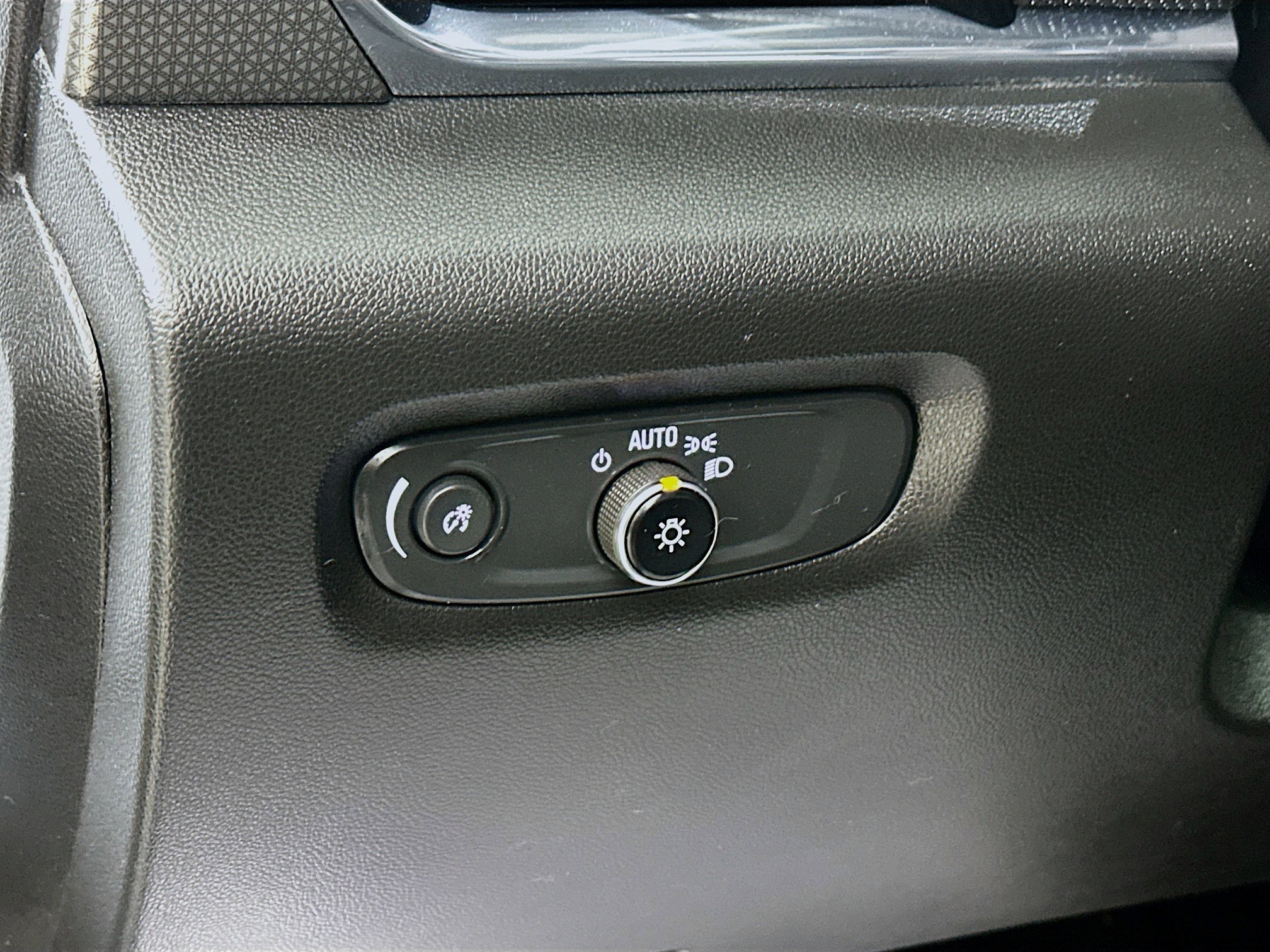 Used 2023 Chevrolet Traverse Premier w/ Redline Edition AWD/4WD image 10