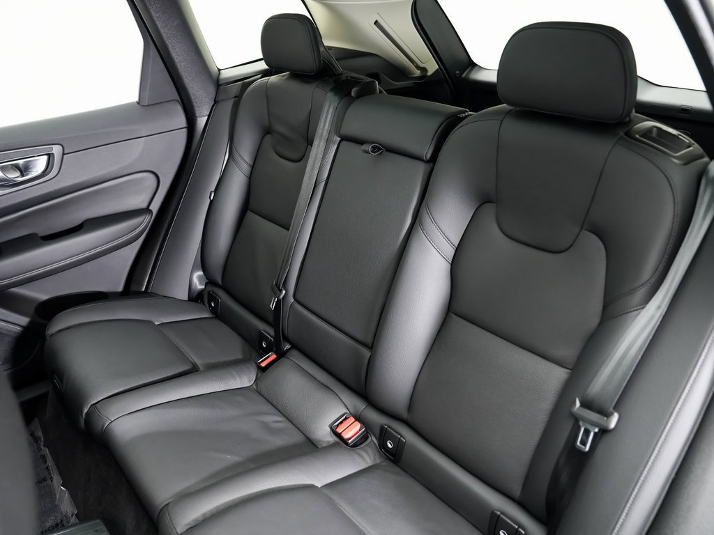 Used 2024 Volvo XC60 T8 Plus image 24