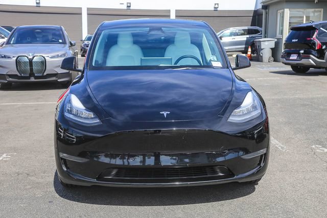 Used 2023 Tesla Model Y Long Range image 3
