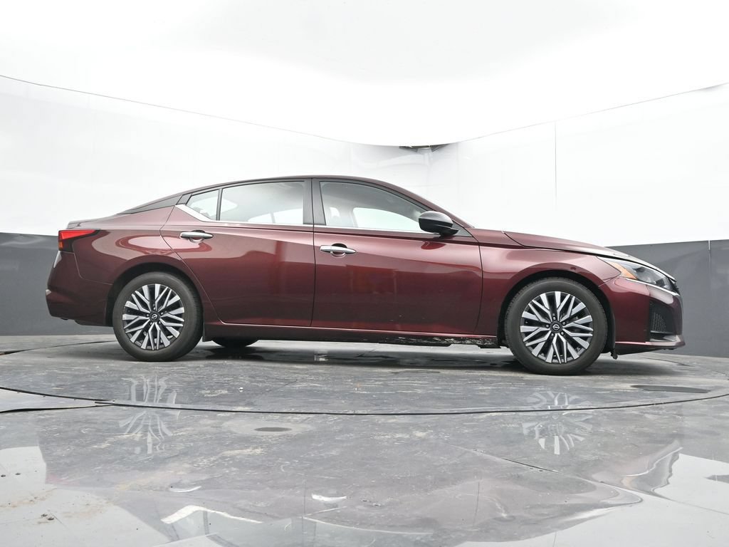 Used 2024 Nissan Altima 2.5 SV FWD image 43