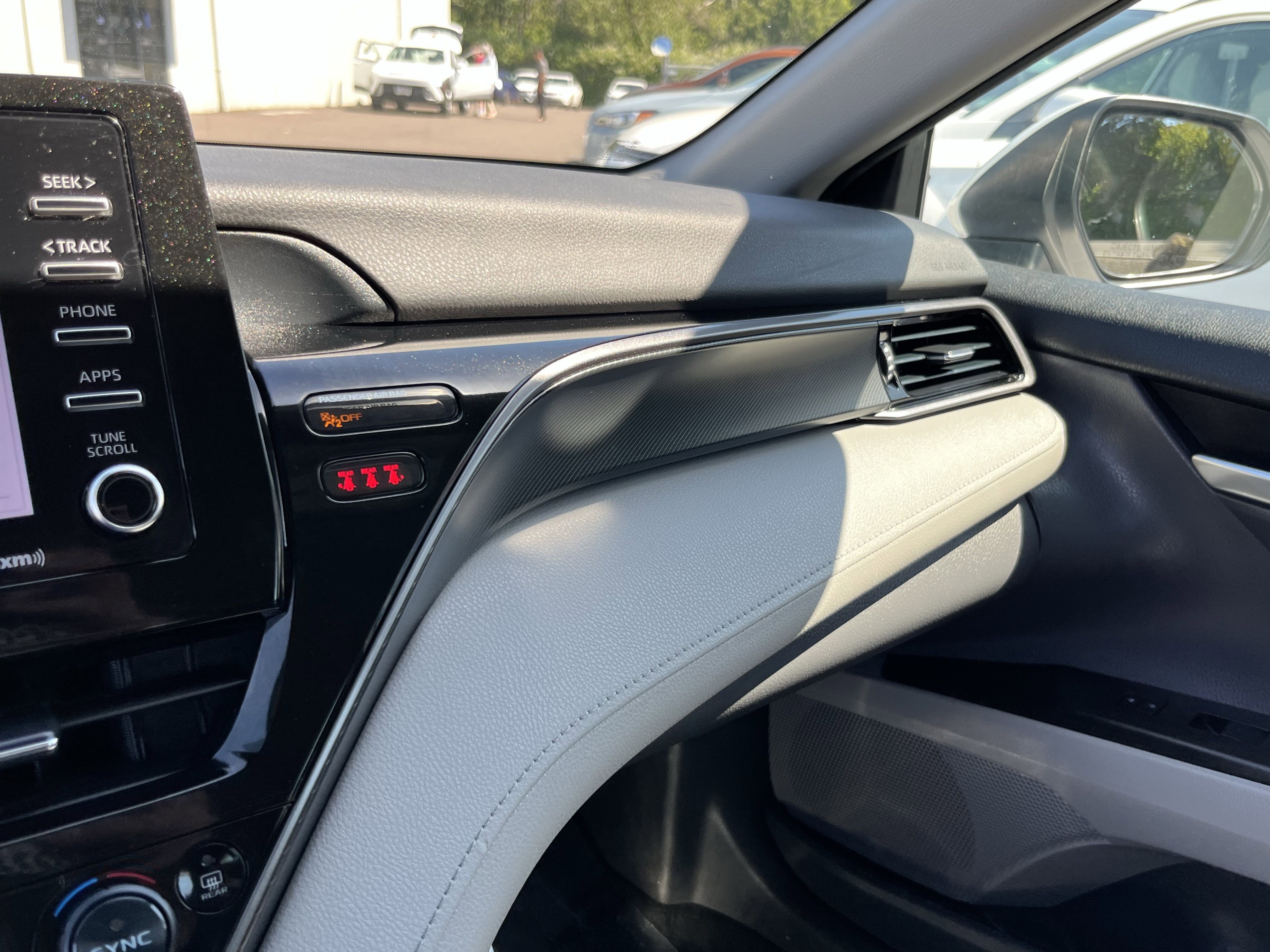 Used 2021 Toyota Camry LE FWD image 25