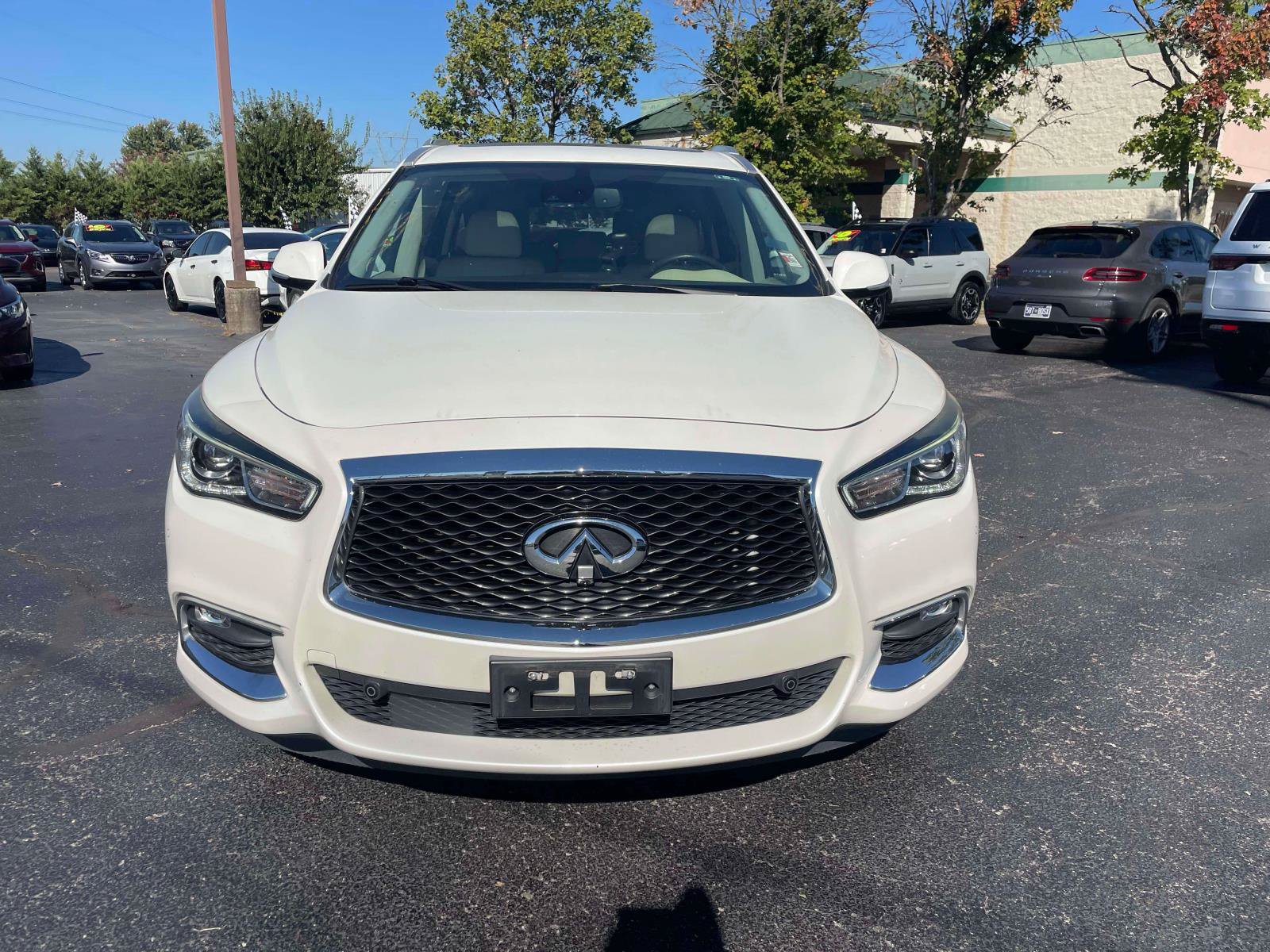 Used 2019 INFINITI QX60 Luxe w/ Essential Package AWD/4WD image 2