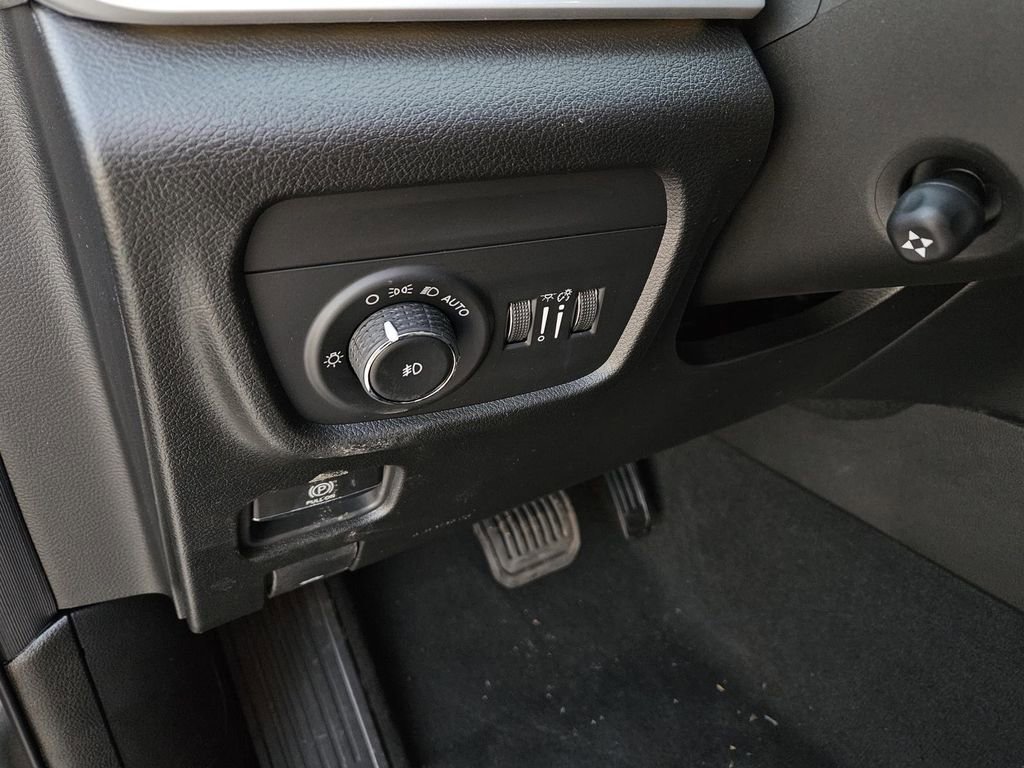 New 2026 Jeep Grand Cherokee L Limited w/ Luxury Tech Group II RWD image 18