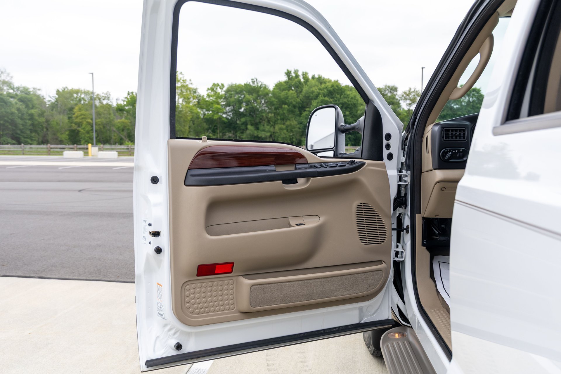 Used 2005 Ford Excursion Eddie Bauer AWD/4WD image 17