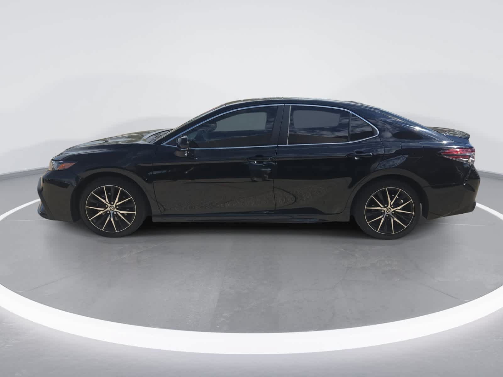 Used 2024 Toyota Camry SE FWD image 5