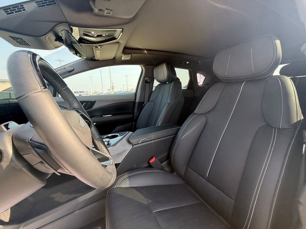 Certified 2025 Cadillac Optiq Luxury 2 w/ LPO, Floor Liner Package image 27