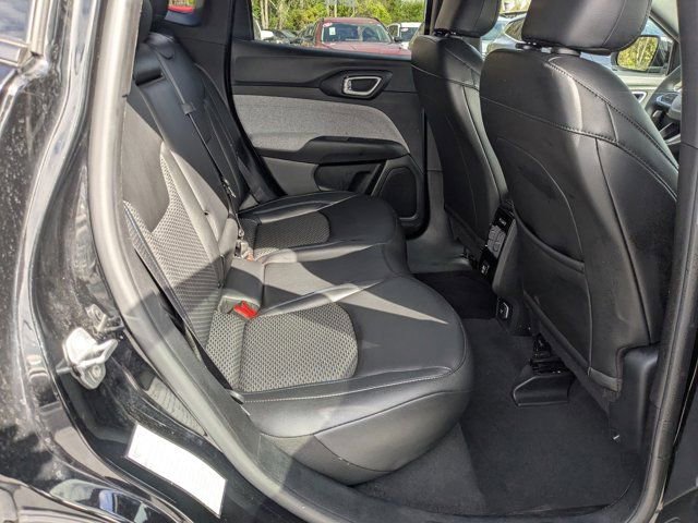Used 2025 Jeep Compass Latitude image 27