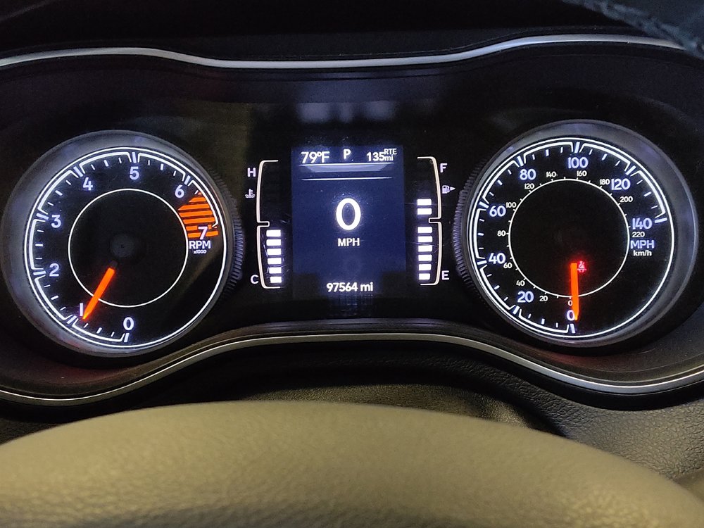 Used 2019 Jeep Cherokee Latitude Plus FWD image 23