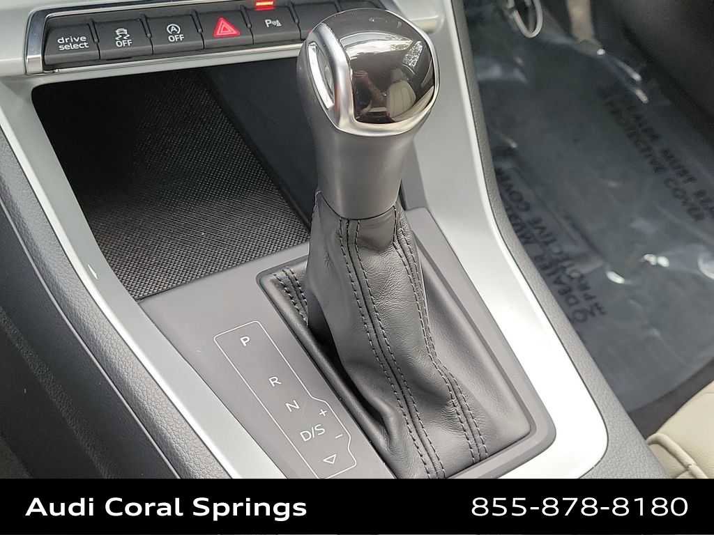 Used 2020 Audi Q3 2.0T Premium image 25