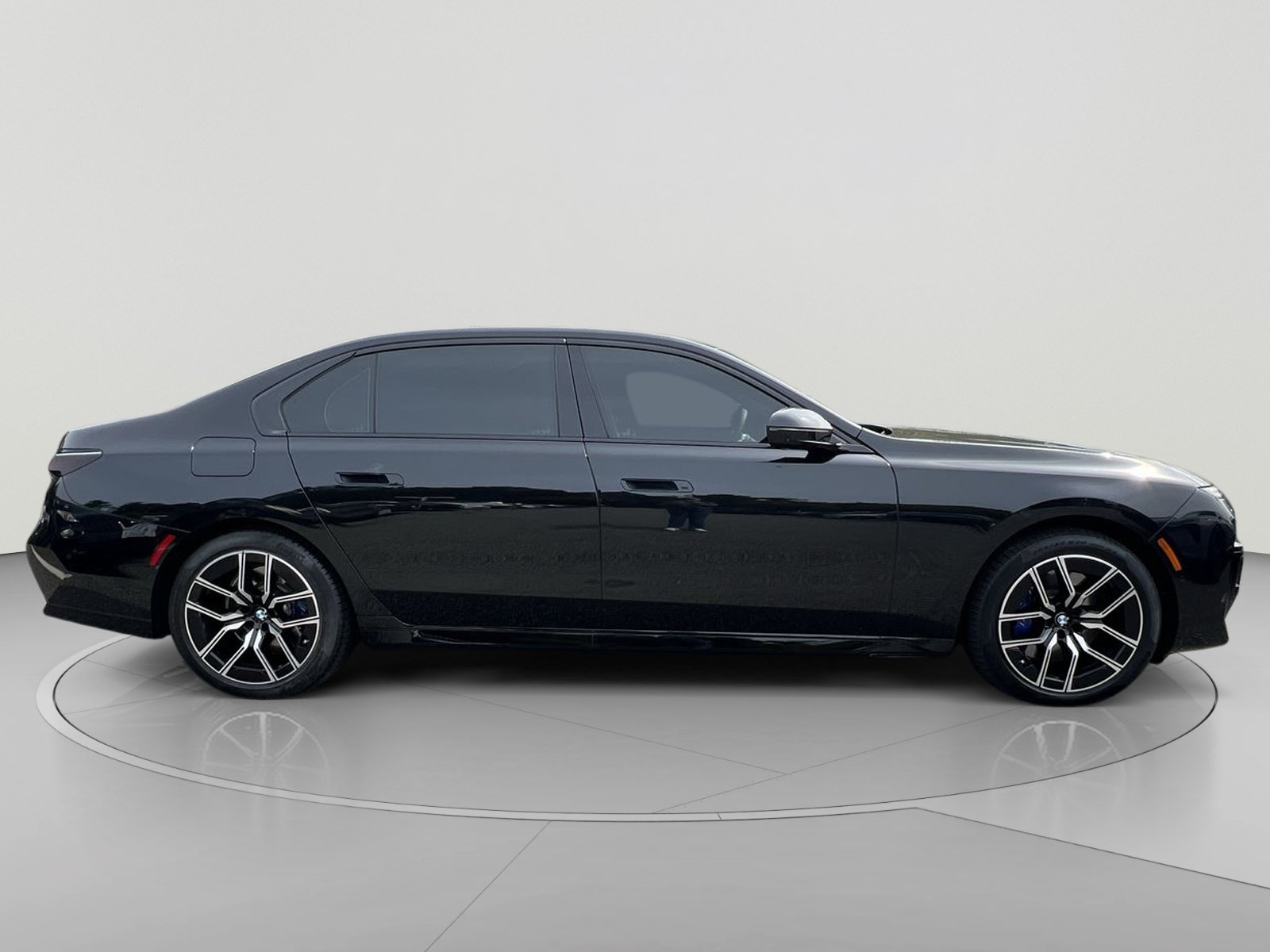 Used 2025 BMW 740i xDrive AWD/4WD image 6