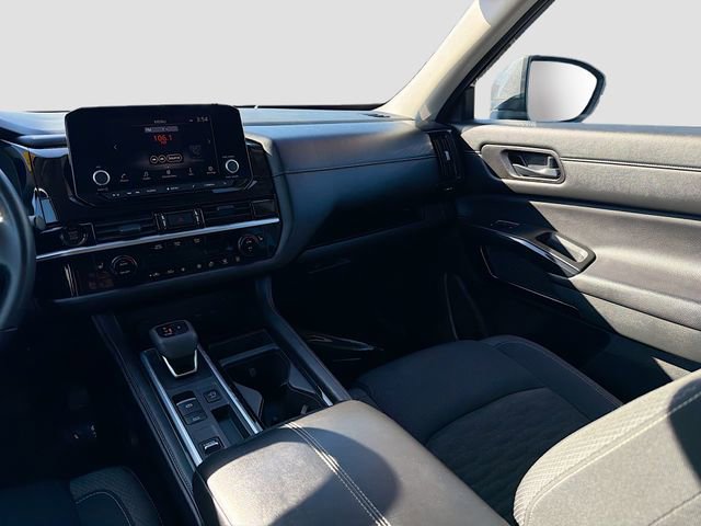 Used 2025 Nissan Pathfinder SV image 22