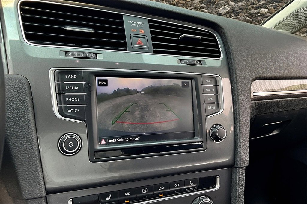 Used 2017 Volkswagen Golf Alltrack S image 18