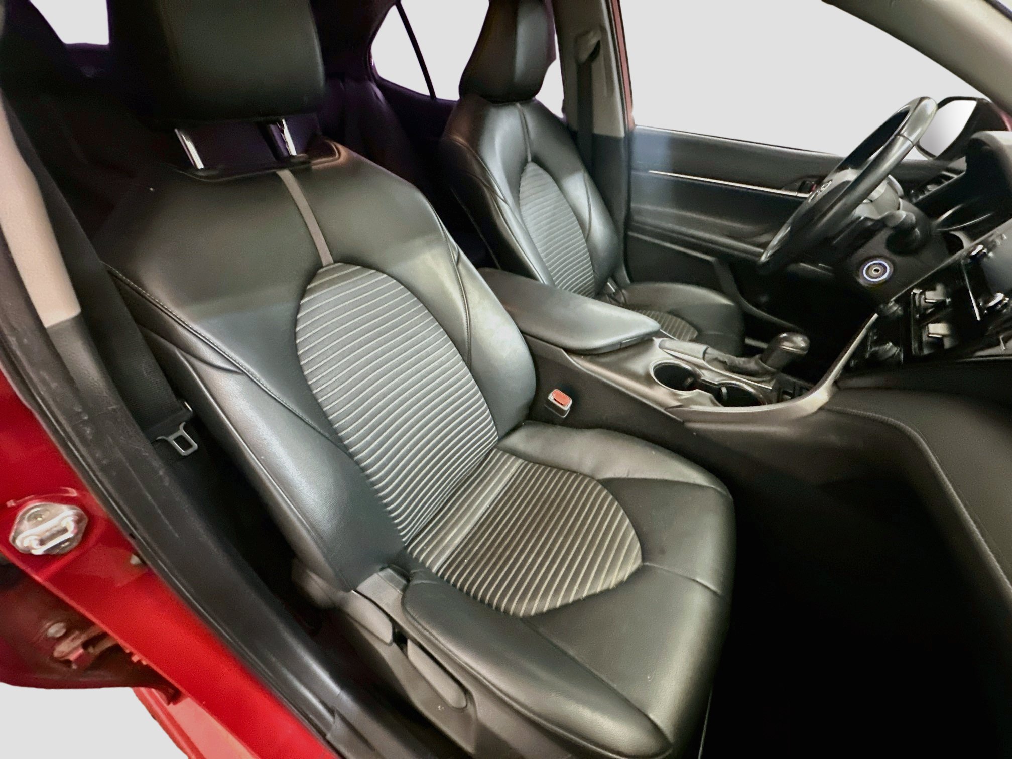 Used 2021 Toyota Camry SE FWD image 33