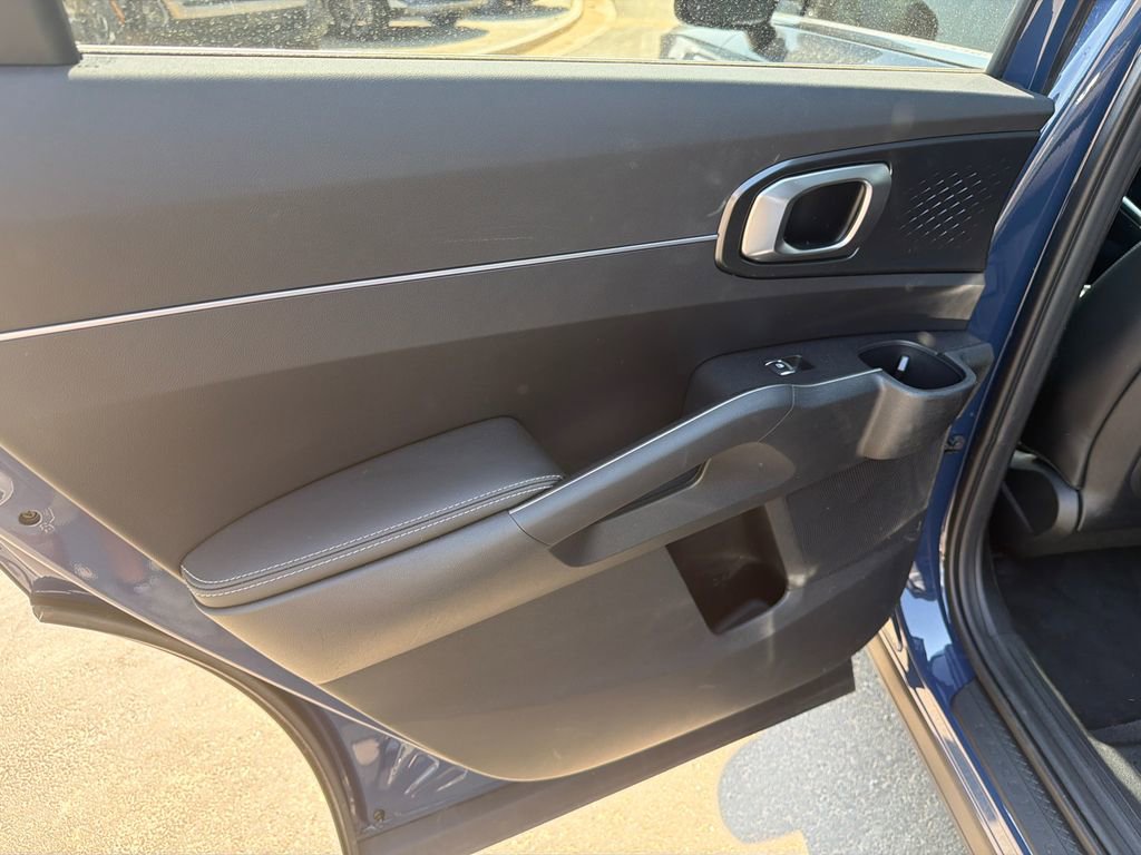 Used 2025 Kia Sorento S w/ Panoramic Sunroof Package FWD image 21