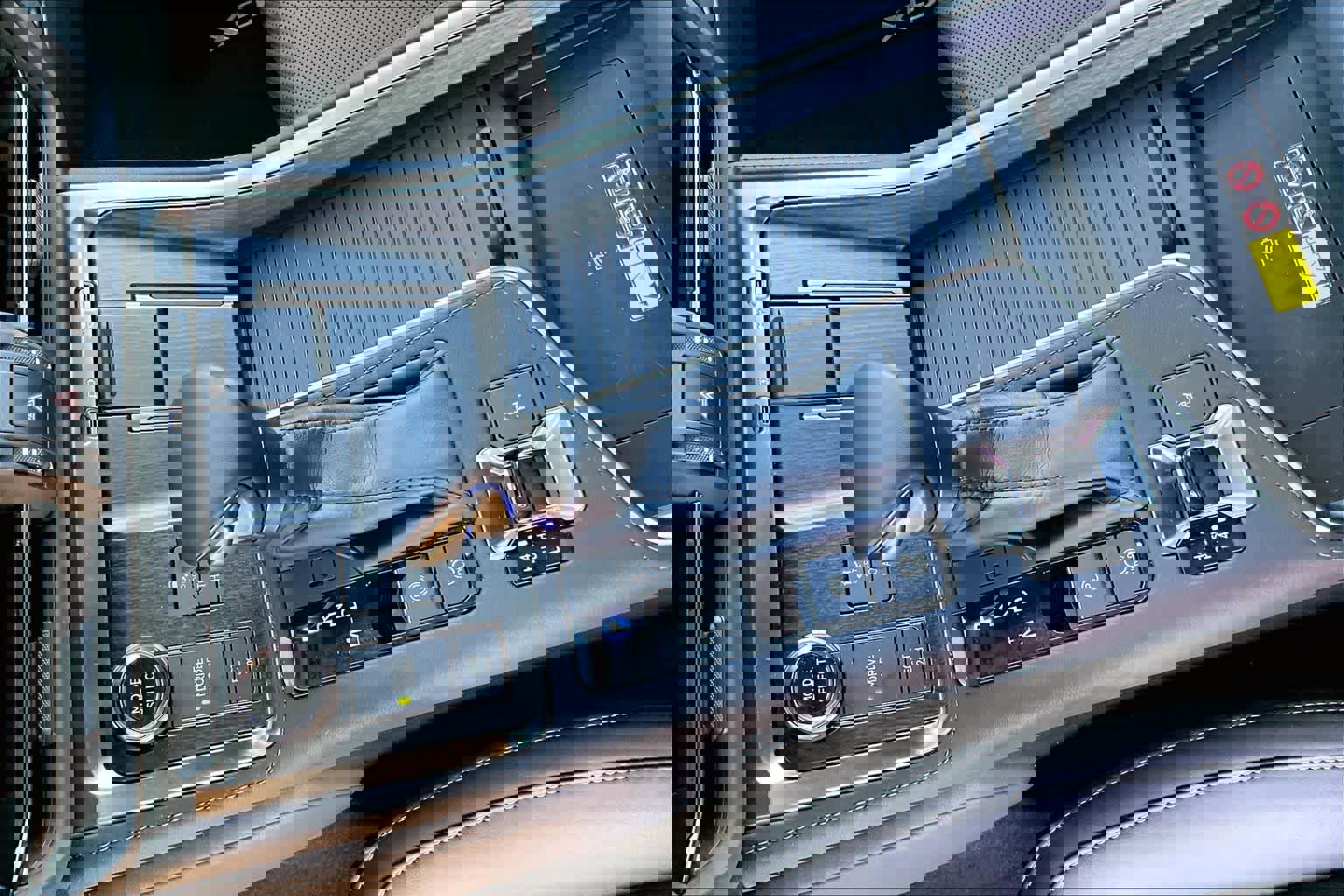 Used 2025 Lexus GX 550 w/ Accessory Package (2T) image 16