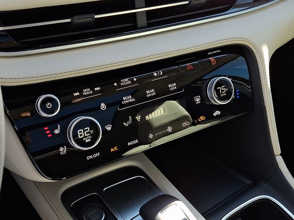 Used 2025 INFINITI QX60 Sensory w/ Vision Package image 16