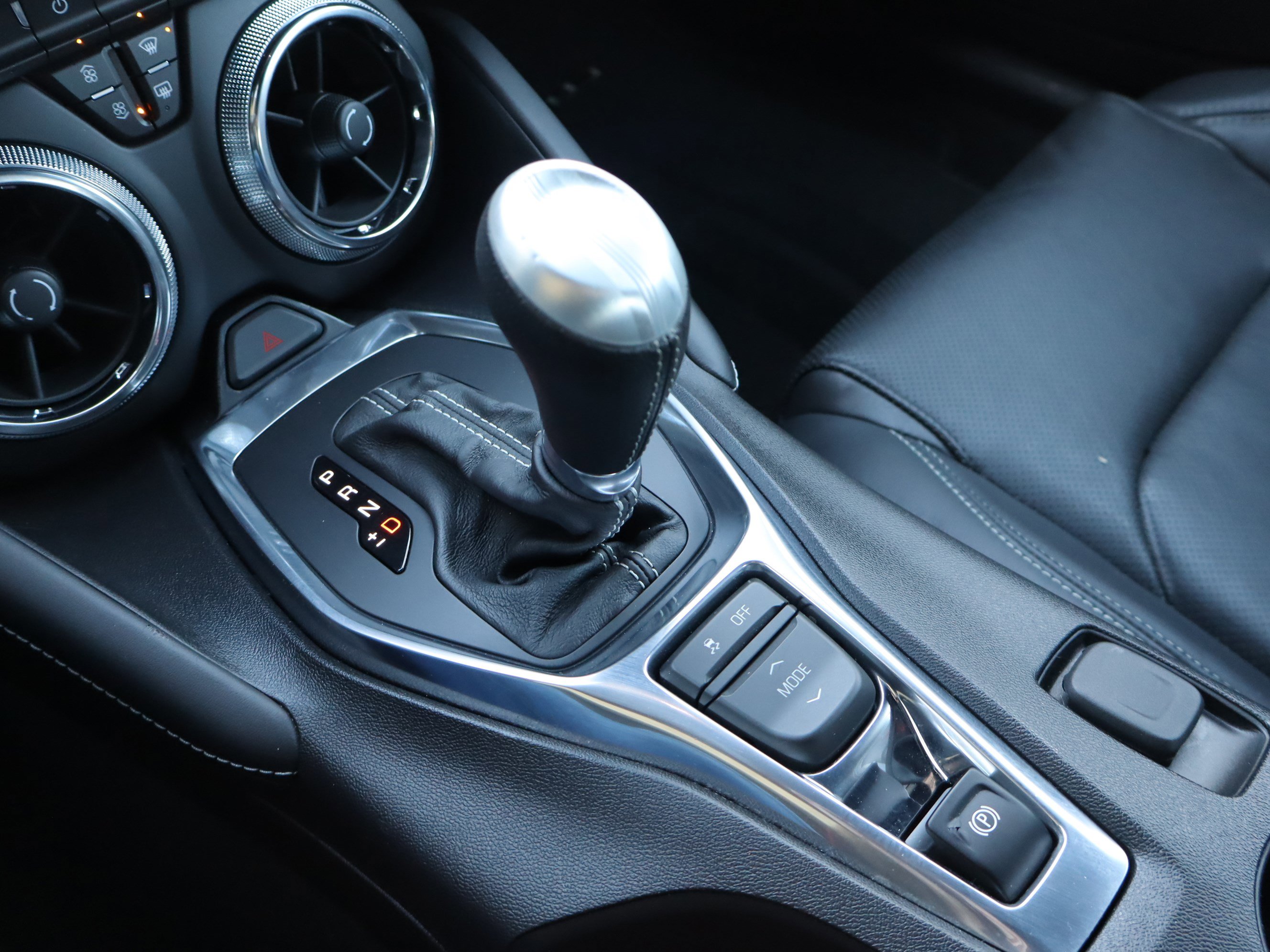 Used 2018 Chevrolet Camaro SS image 28