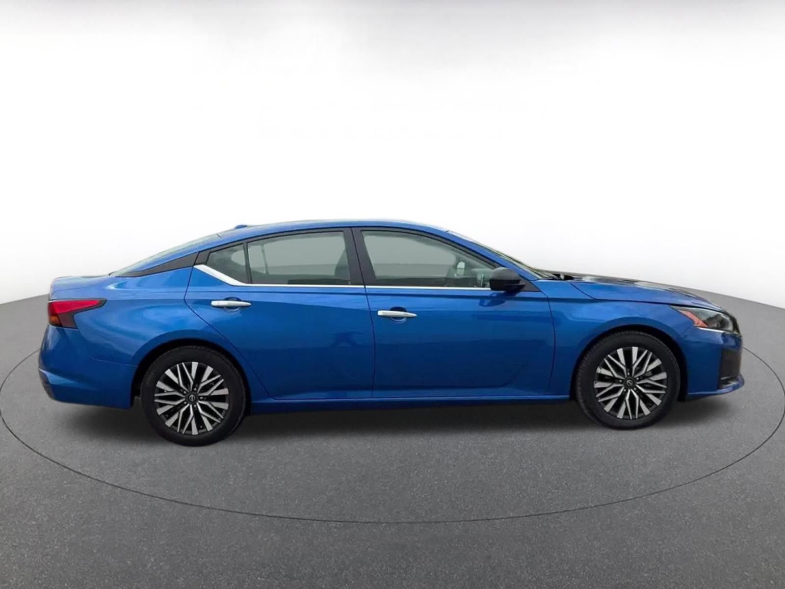 Used 2025 Nissan Altima 2.5 SV FWD image 16