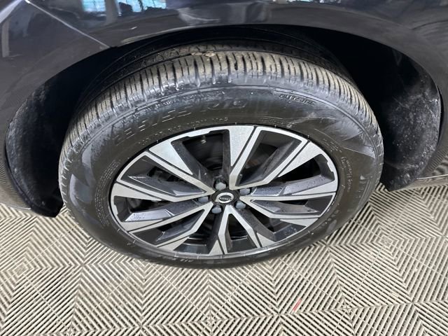 Used 2023 Volvo XC60 B5 Core image 9