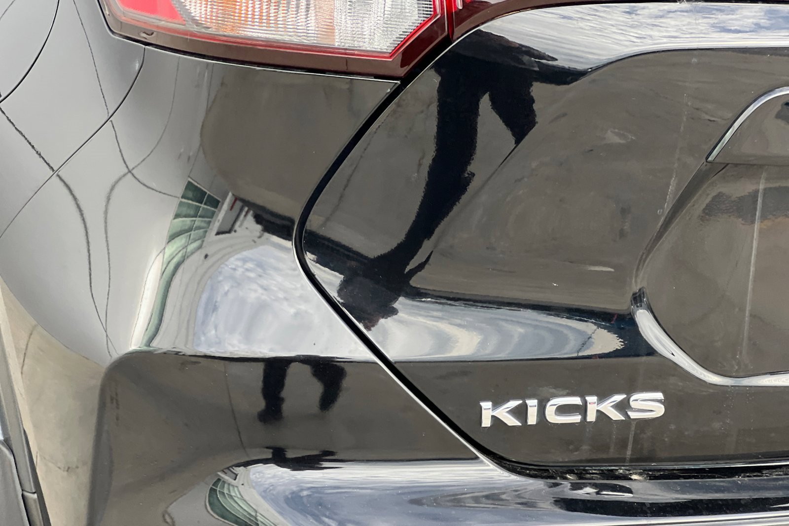 Used 2022 Nissan Kicks S image 23