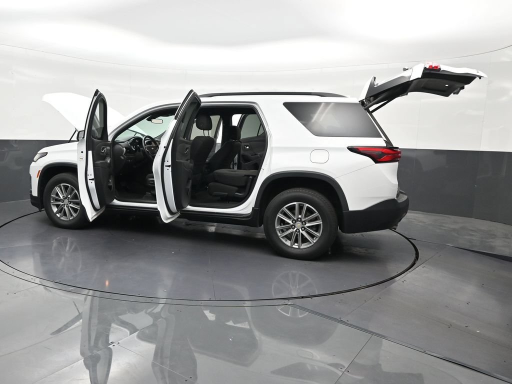 Used 2023 Chevrolet Traverse LT FWD image 34