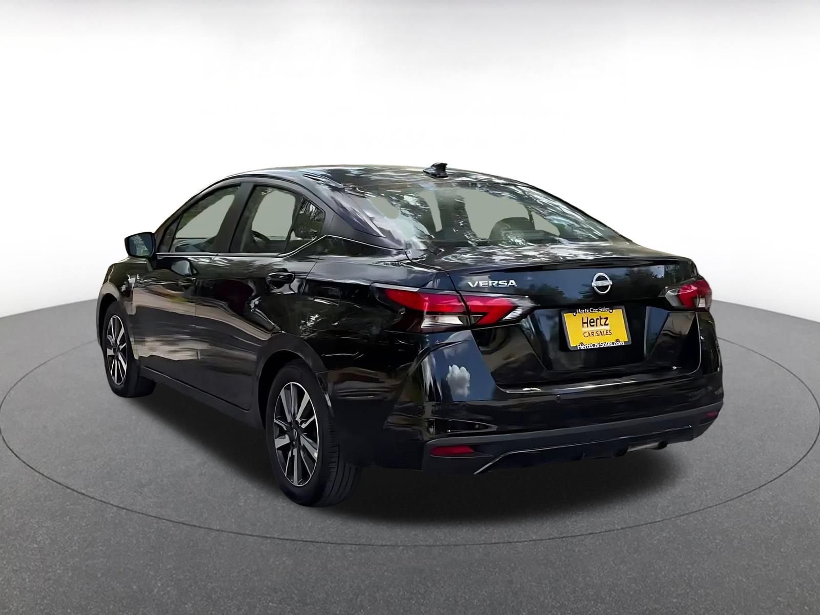 Used 2025 Nissan Versa SV FWD image 10