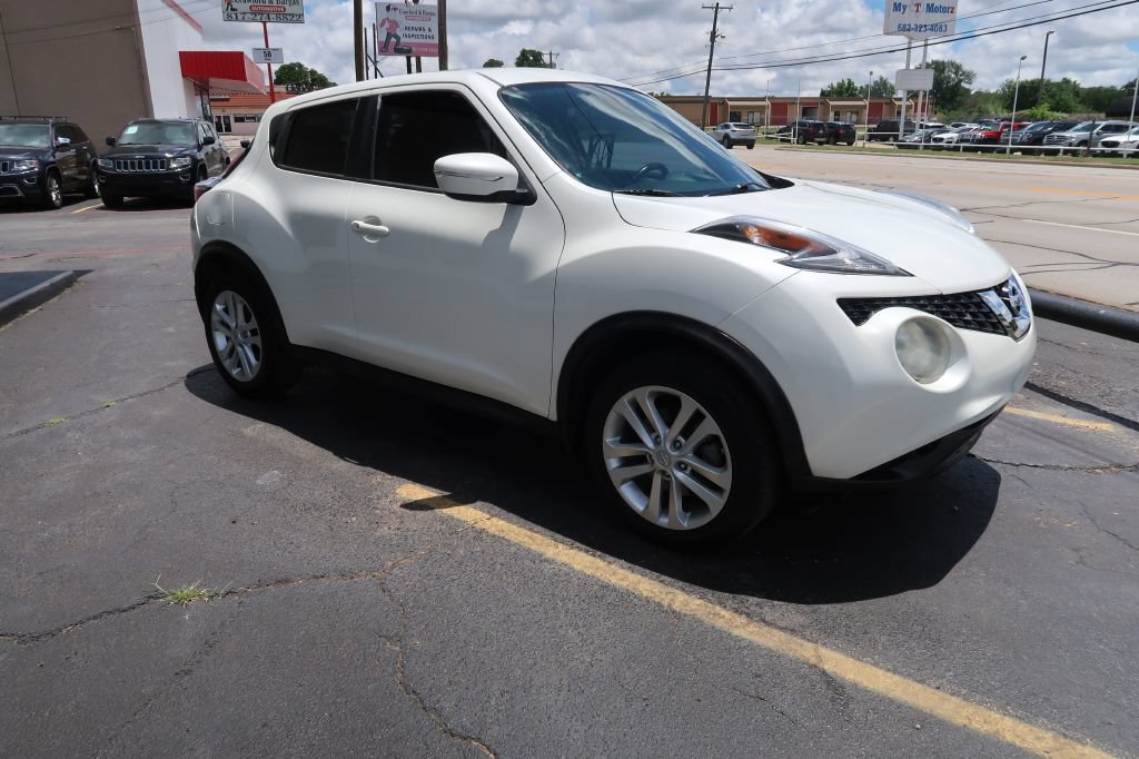 Used 2016 Nissan Juke SV FWD image 2