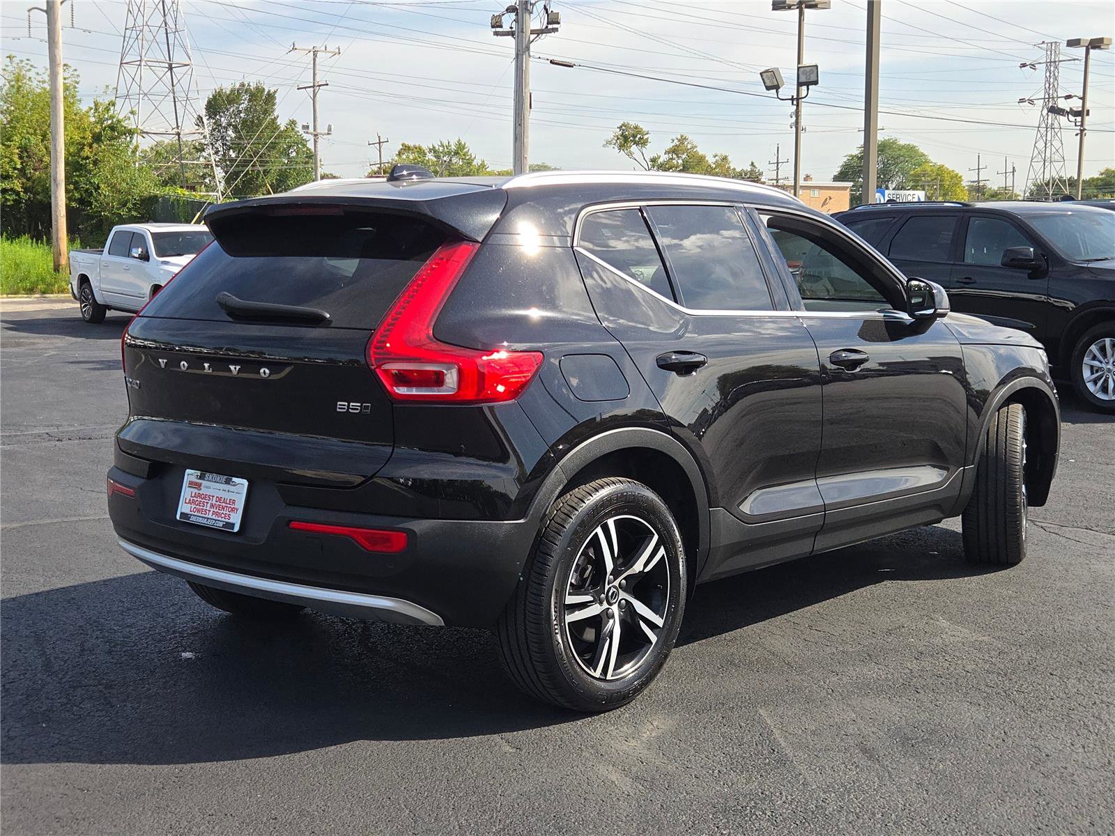 Used 2024 Volvo XC40 B5 Core image 12