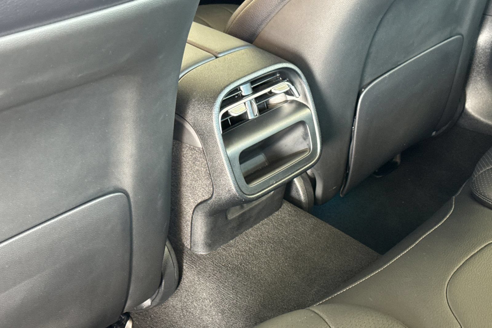 Used 2025 Mercedes-Benz E 350 4MATIC Sedan image 16