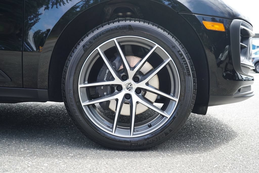 Used 2024 Porsche Macan AWD/4WD image 37