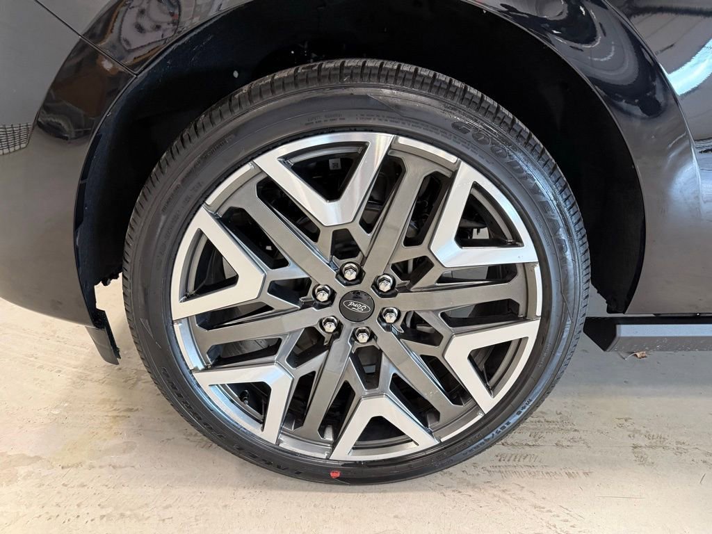 New 2026 Ford Expedition Max Platinum w/ Platinum Ultimate Package image 9