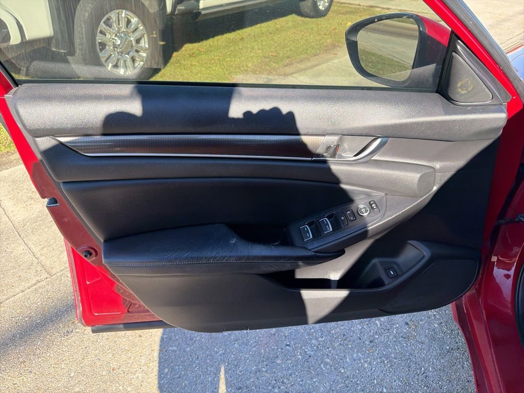 Used 2018 Honda Accord Sport image 10