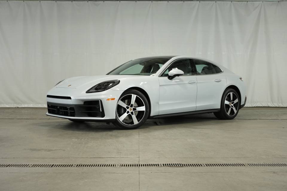 New 2025 Porsche Panamera 4 image 1