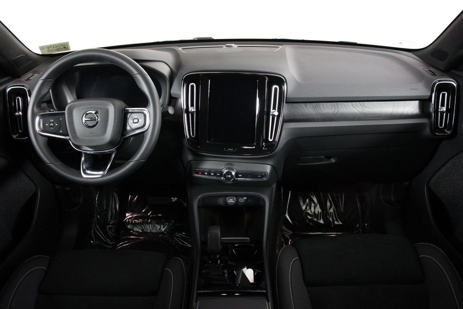 Certified 2023 Volvo C40 P8 Recharge Plus w/ Climate Package image 7