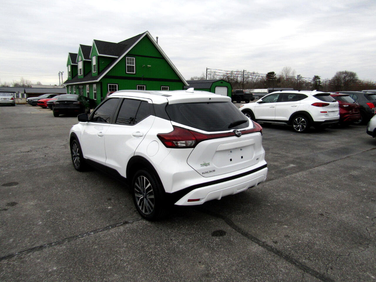 Used 2022 Nissan Kicks SV image 5