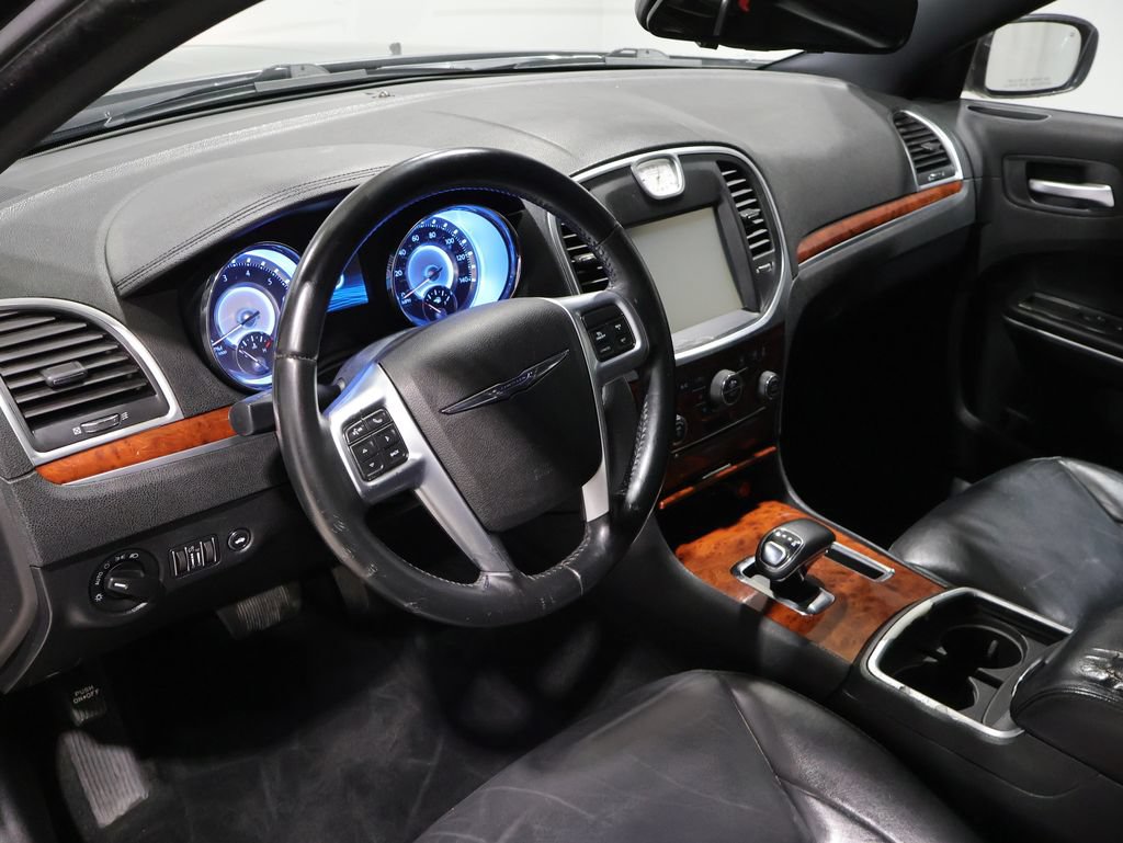 Used 2013 Chrysler 300 RWD image 16