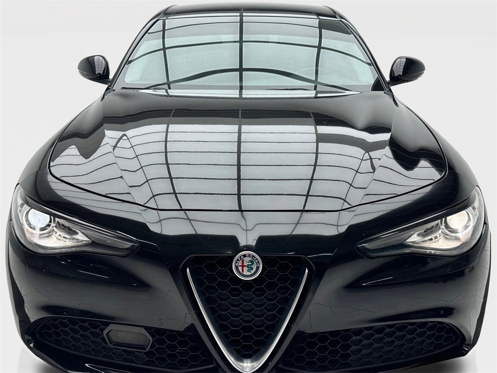 Used 2019 Alfa Romeo Giulia image 4
