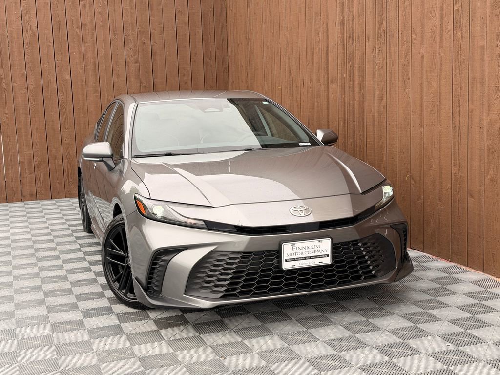 Used 2025 Toyota Camry SE FWD image 9