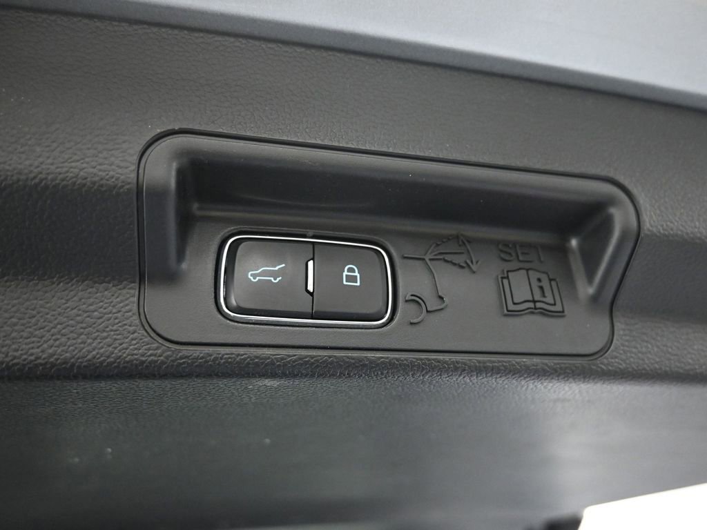 Used 2023 Ford Explorer XLT image 10