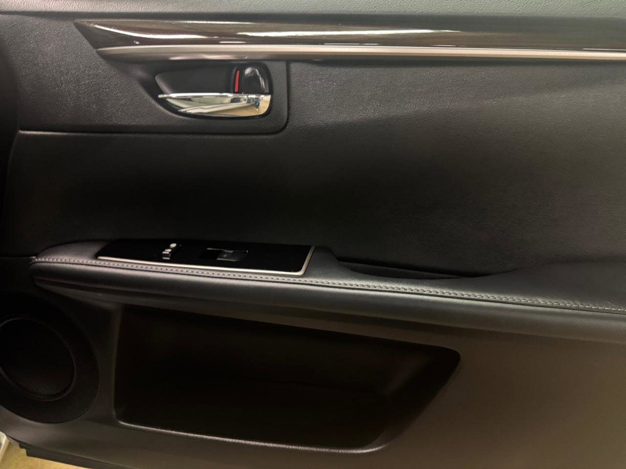 Used 2016 Lexus ES 350 w/ Premium Package w/Wood Trim FWD image 25