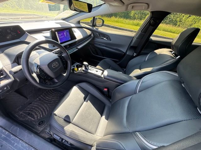 Used 2025 Toyota Prius XLE image 12