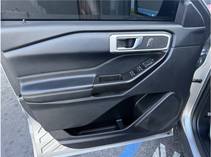 Used 2020 Ford Explorer XLT w/ Equipment Group 202A image 17